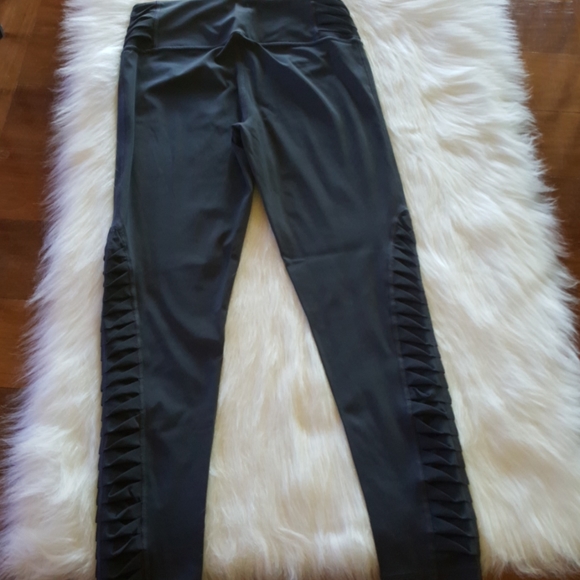 VS gray total knockout twisted pleat mesh legging - Picture 11 of 12